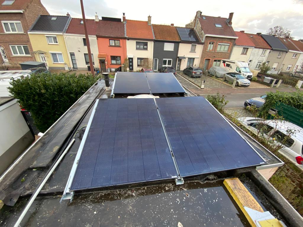 Installatie zonnepanelen & thuisbatterij in West-Vlaanderen